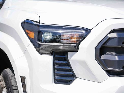 Certified 2025 Toyota Tacoma SR5 AWD/4WD image 5