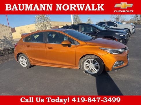 Used 2017 Chevrolet Cruze LT image 4