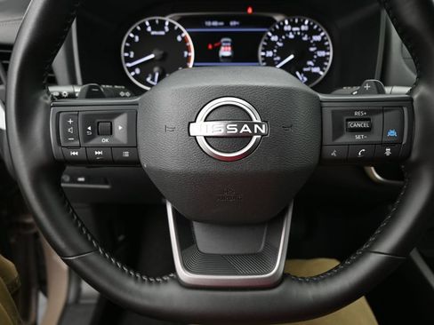 Used 2025 Nissan Rogue SV AWD/4WD image 15