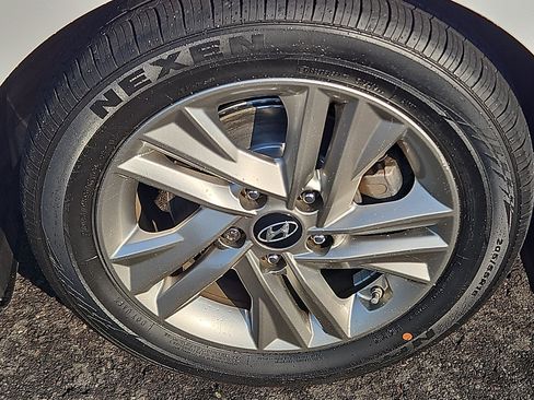 Used 2019 Hyundai Elantra SEL FWD image 8