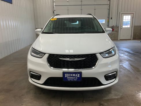 Used 2022 Chrysler Pacifica Touring-L FWD image 7