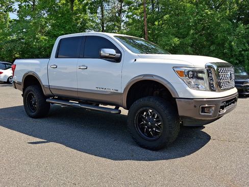 Used 2018 Nissan Titan Platinum Reserve AWD/4WD image 6