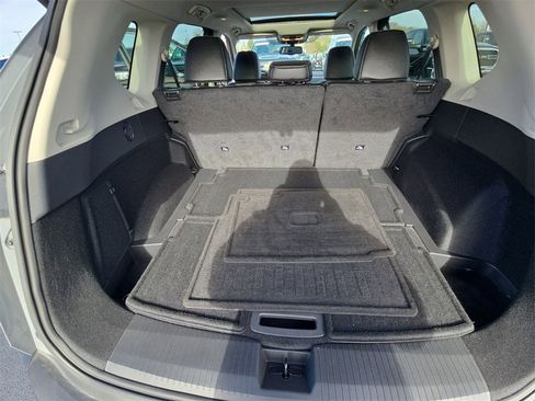 Used 2023 Nissan Rogue SL w/ SL Premium Package image 29