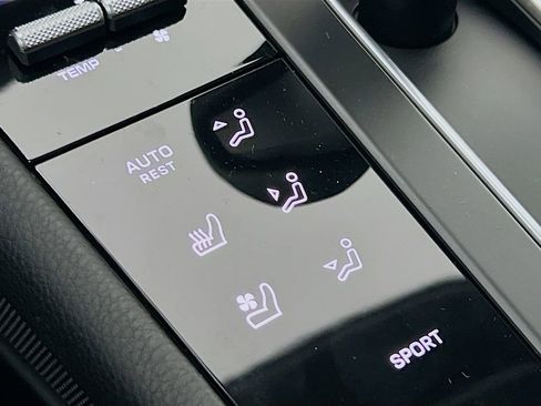 New 2026 Porsche Macan image 23