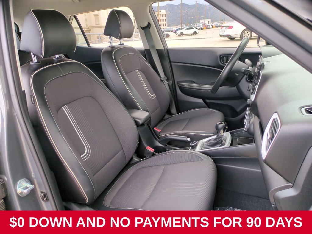 Used 2025 Hyundai Venue Limited FWD image 29