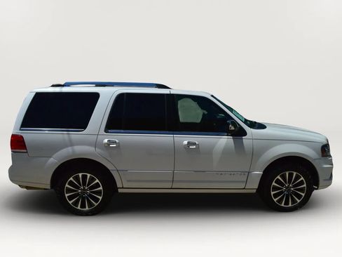Used 2015 Lincoln Navigator 4WD image 11