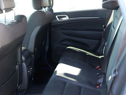 Used 2020 Jeep Grand Cherokee Laredo image 30