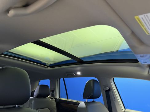 Certified 2025 Volkswagen Atlas SE w/ Panoramic Sunroof Package AWD/4WD image 25