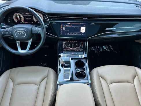 Used 2022 Audi Q7 Premium image 3