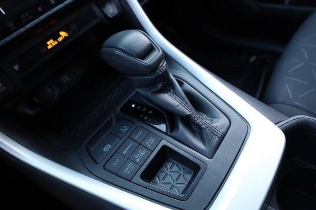 Used 2025 Toyota RAV4 XLE AWD/4WD image 16