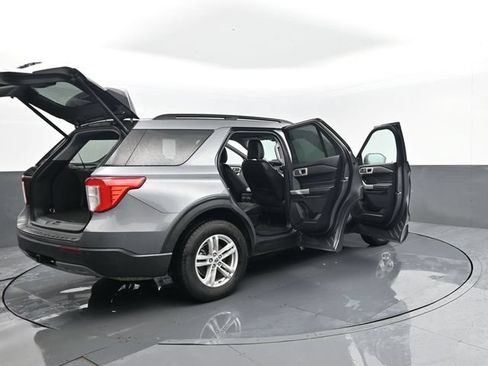 Used 2022 Ford Explorer XLT w/ Equipment Group 202A AWD/4WD image 31