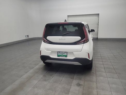 Used 2025 Kia Soul LX w/ LX Technology Package FWD image 7