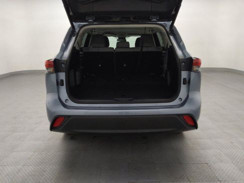 Used 2022 Toyota Highlander LE FWD image 29