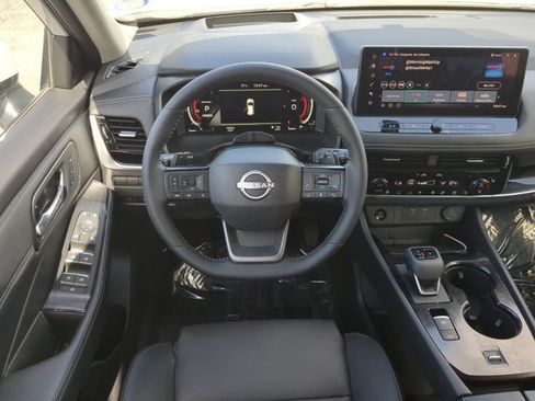 Certified 2025 Nissan Rogue SL w/ Tech Package FWD image 16