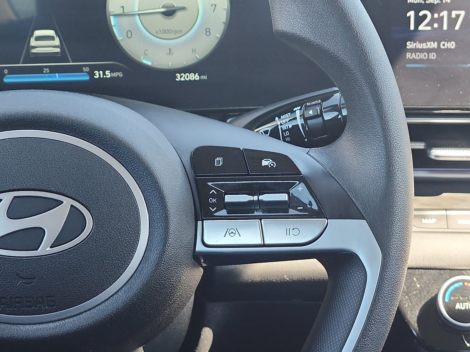 Certified 2024 Hyundai Elantra SEL FWD image 15