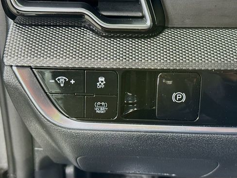 Used 2024 Kia Sportage LX image 18