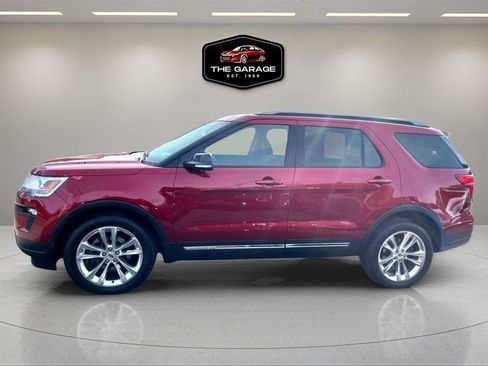 Used 2018 Ford Explorer XLT w/ Equipment Group 201A image 2