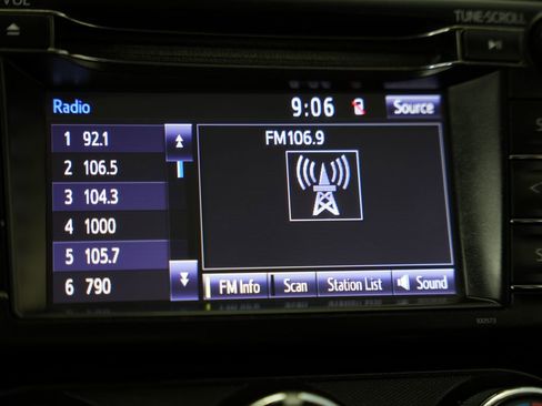 Used 2018 Toyota RAV4 LE w/ All Weather Liner Package FWD image 20