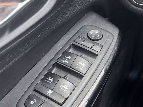 Used 2020 Jeep Cherokee Latitude Plus AWD/4WD image 21