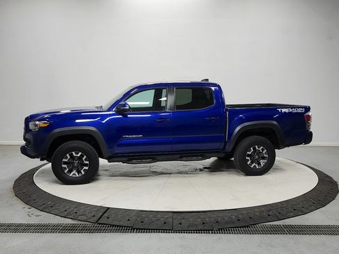 Used 2022 Toyota Tacoma TRD Off-Road w/ TRD Premium Off Road Package AWD/4WD image 4