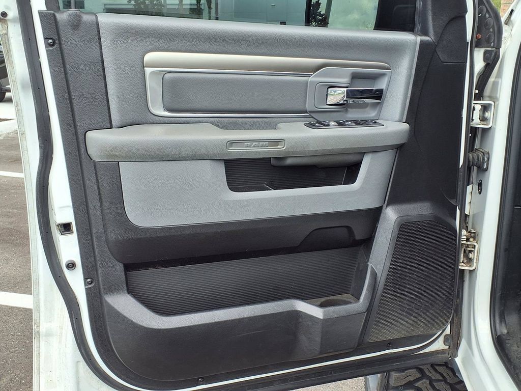 Used 2019 RAM 1500 Classic SLT AWD/4WD image 27