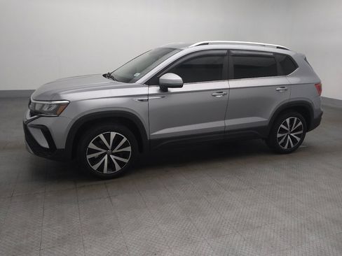 Used 2023 Volkswagen Taos SE image 2