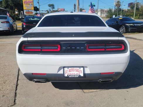 Used 2019 Dodge Challenger SXT w/ Blacktop Package image 6