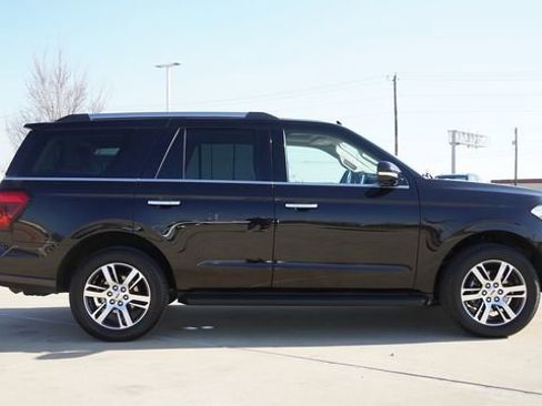 Used 2024 Ford Expedition Limited image 10