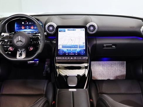 Used 2022 Mercedes-Benz SL 55 AMG 4MATIC w/ Driver Assistance Package image 23