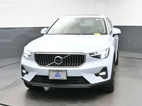 Used 2024 Volvo XC40 B5 Plus w/ Protection Package Premier AWD/4WD image 3
