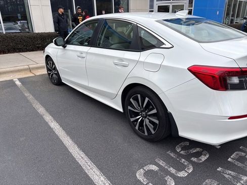 Used 2023 Honda Civic EX image 8