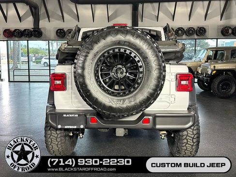 Used 2024 Jeep Wrangler Unlimited Rubicon w/ Convenience Group AWD/4WD image 19