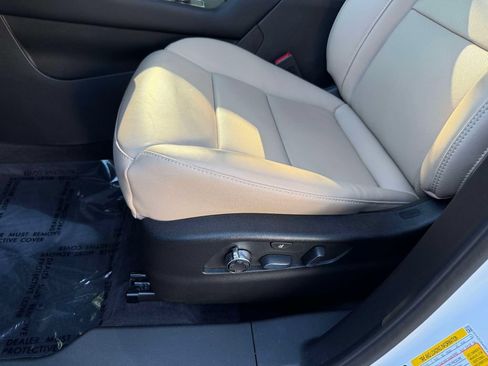Used 2025 Cadillac XT4 Premium Luxury FWD image 3