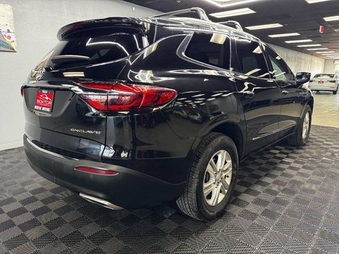 Used 2019 Buick Enclave Essence image 12