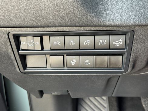 Used 2024 Toyota Tundra Limited AWD/4WD image 19