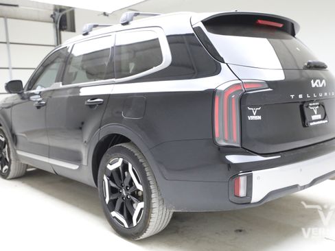 Used 2024 Kia Telluride EX w/ EX Captain's Chair Package FWD image 3