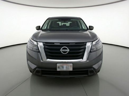 Used 2024 Nissan Pathfinder S FWD image 2