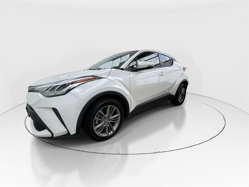 Used 2021 Toyota C-HR LE image 4