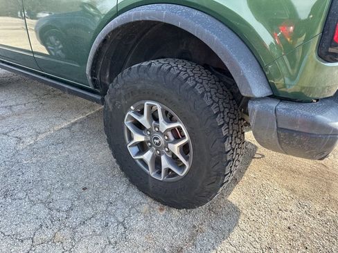 Used 2025 Ford Bronco Badlands image 12