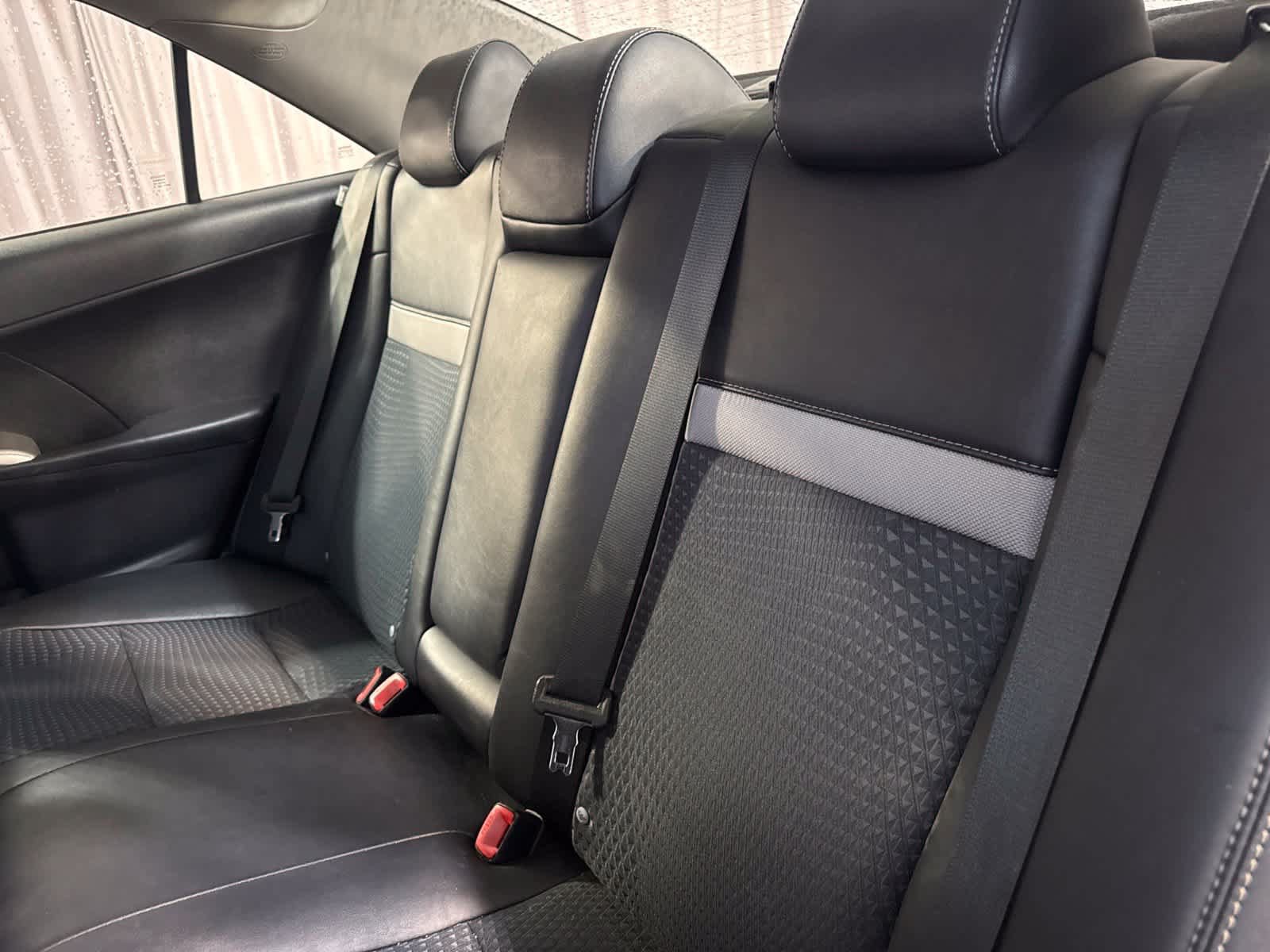 Used 2014 Toyota Camry SE FWD image 16