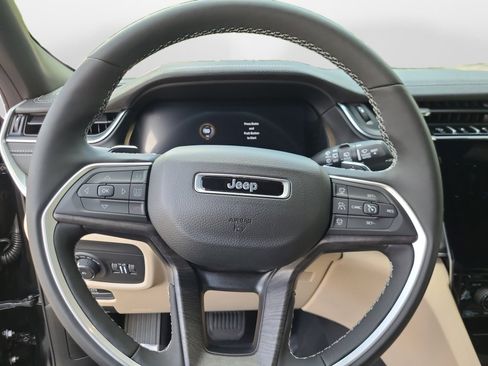 New 2025 Jeep Grand Cherokee Limited w/ Luxury Tech Group II image 10