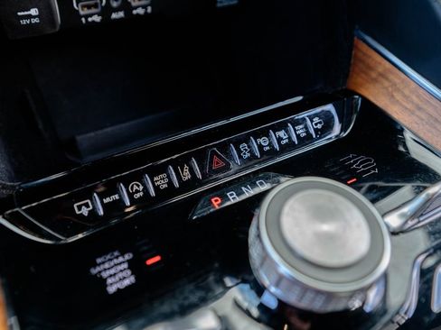 Used 2024 Jeep Grand Wagoneer L Series III AWD/4WD image 27