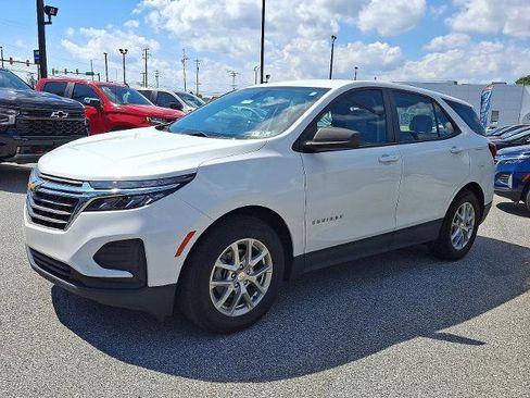 Certified 2022 Chevrolet Equinox LS image 3