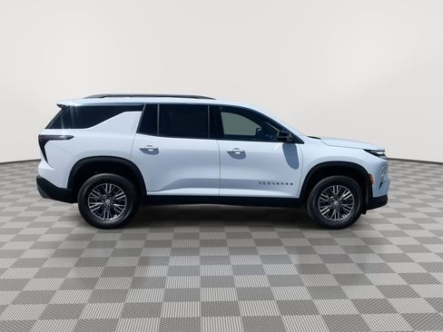 Used 2025 Chevrolet Traverse LT AWD/4WD image 8