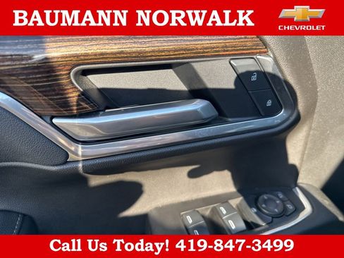 Used 2025 GMC Sierra 1500 Elevation w/ Preferred Package image 8