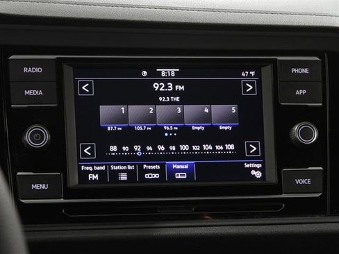 Used 2023 Volkswagen Jetta Sport image 10