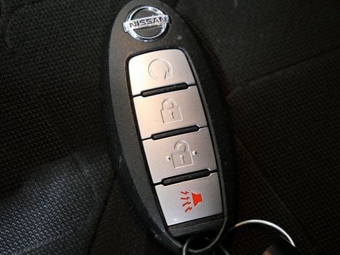 Used 2018 Nissan Kicks SV image 25