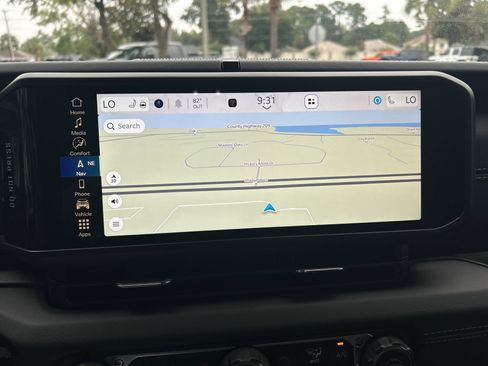 New 2025 Jeep Gladiator Sport image 40