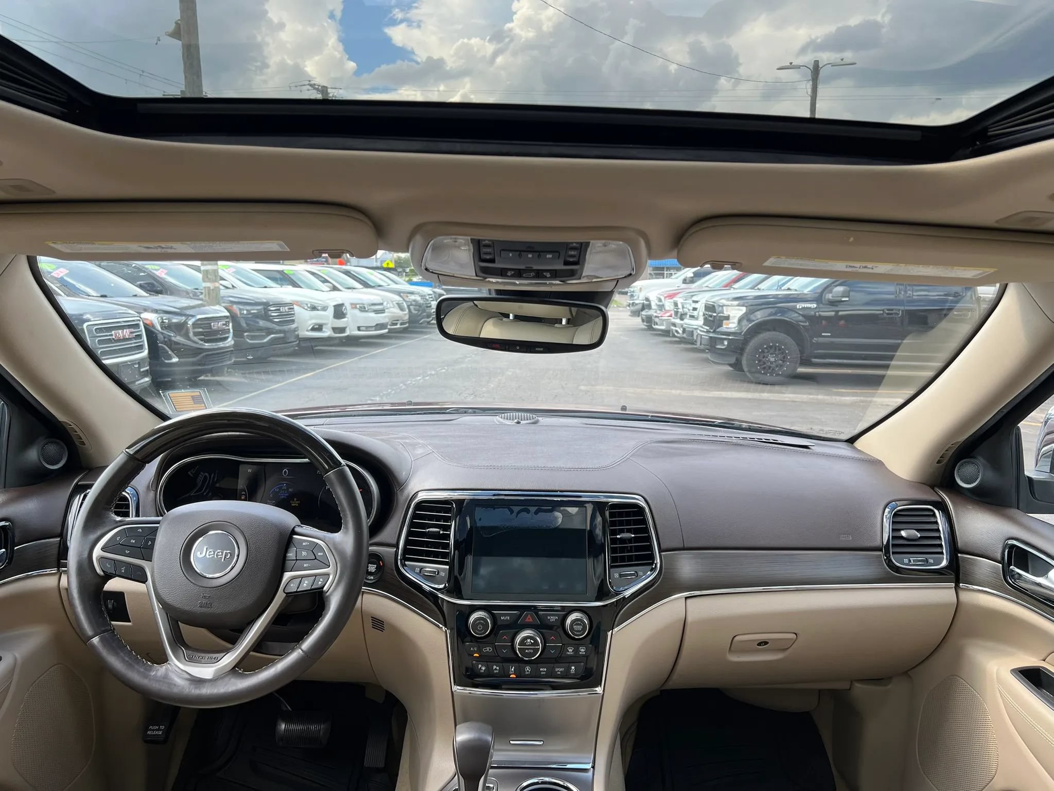 Used 2019 Jeep Grand Cherokee Overland RWD image 11