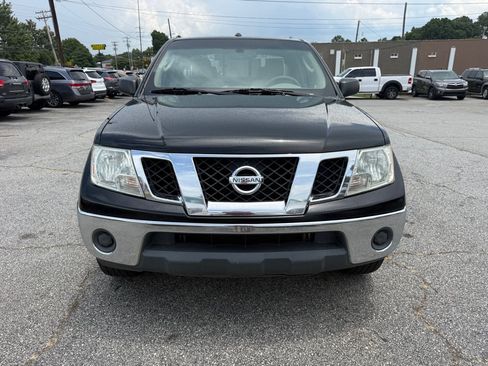 Used 2011 Nissan Frontier SV w/ SV Premium Utility Pkg RWD image 2